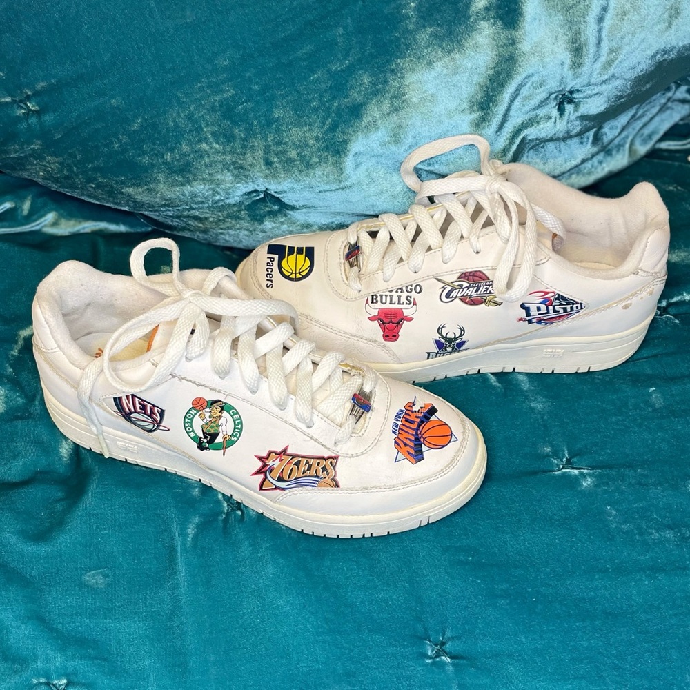 Reebok NBA Down Time Low Eastern Shoes WM 8 MENS 6